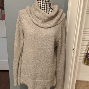 Long turtle neck sweater with a little sparkle 😍